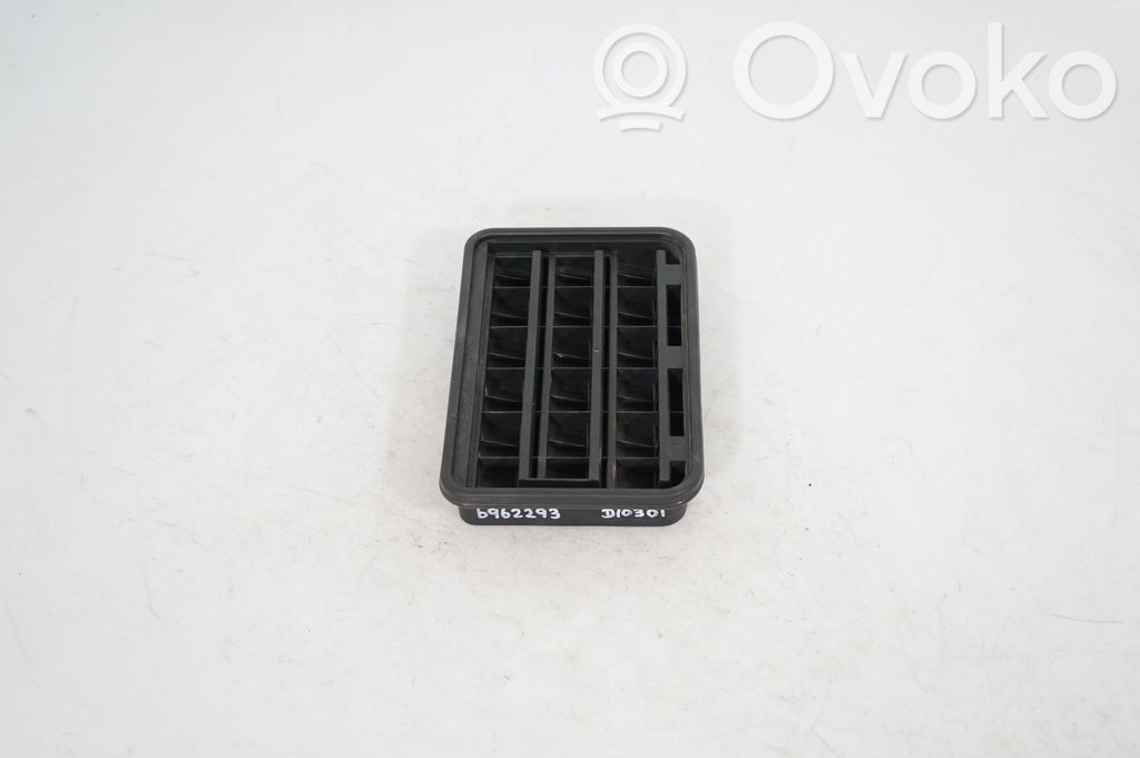 Quarter panel pressure vent (4)