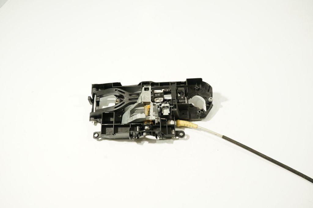 Rear door exterior handle/bracket (4)