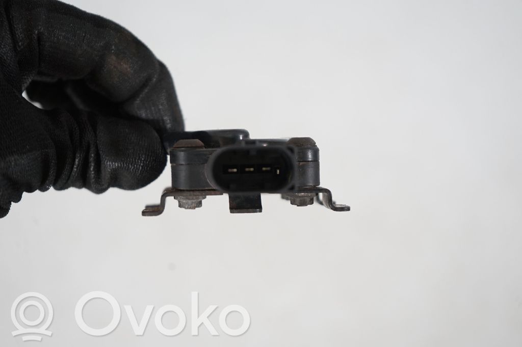 Exhaust gas pressure sensor (7)