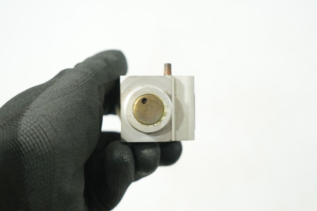 Air conditioning (A/C) expansion valve (8)