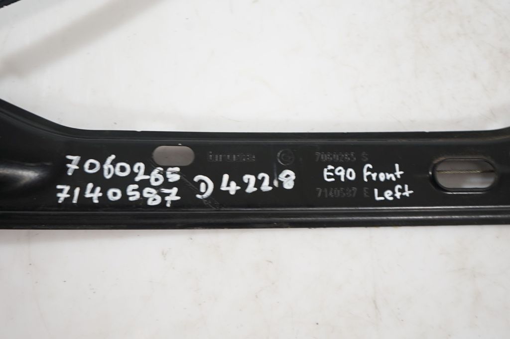 Front door window regulator with motor (8)