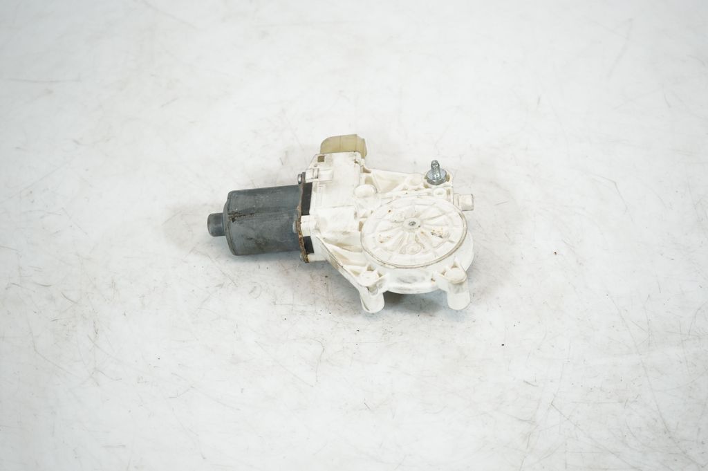 Front door window regulator with motor (5)