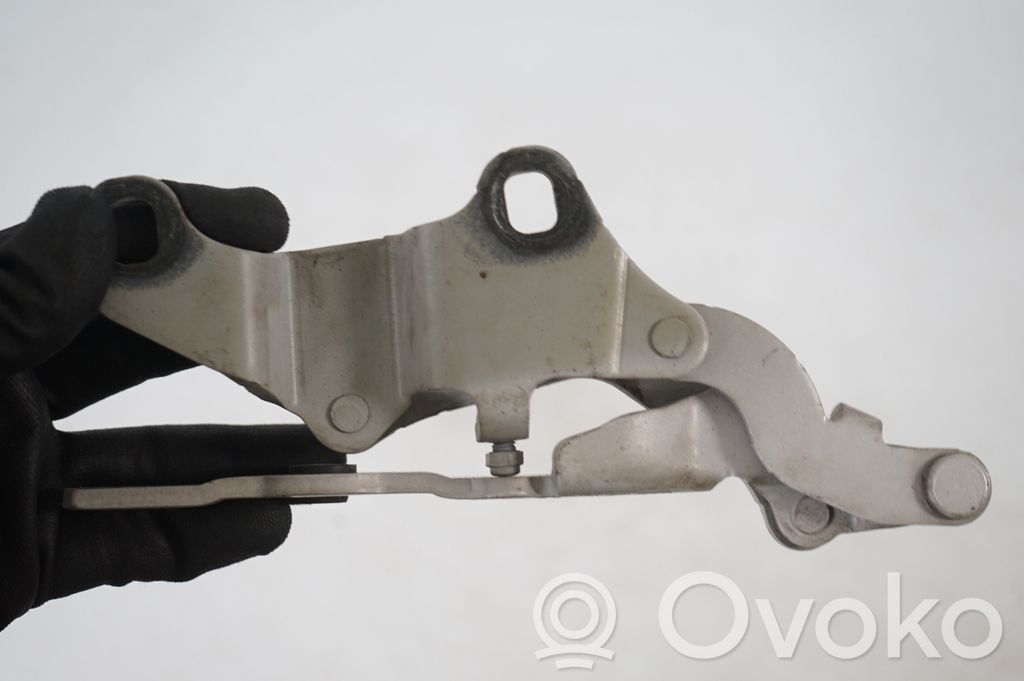 Engine bonnet/hood hinges (6)