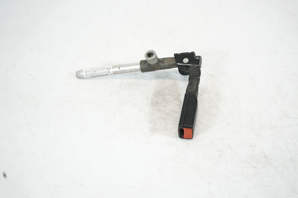 Rear seatbelt buckle (3)