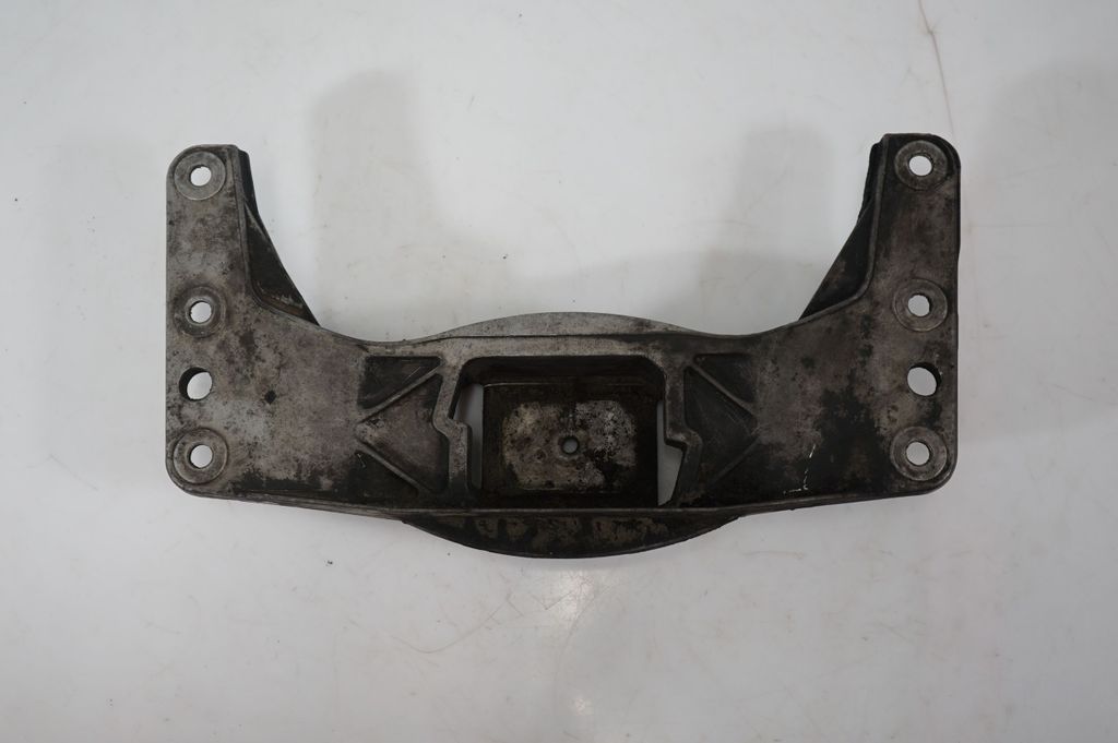 Gearbox mounting bracket (6)
