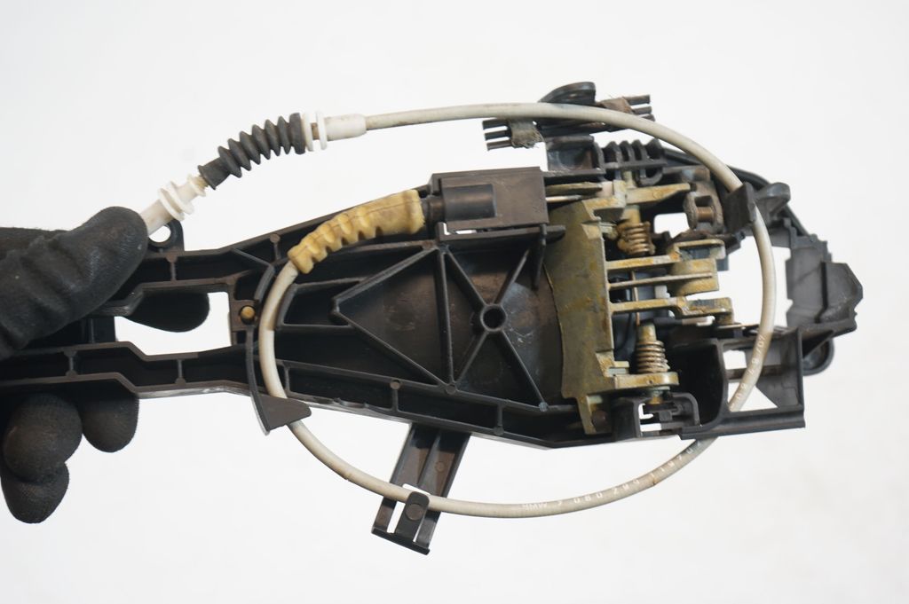 Rear door exterior handle/bracket (6)