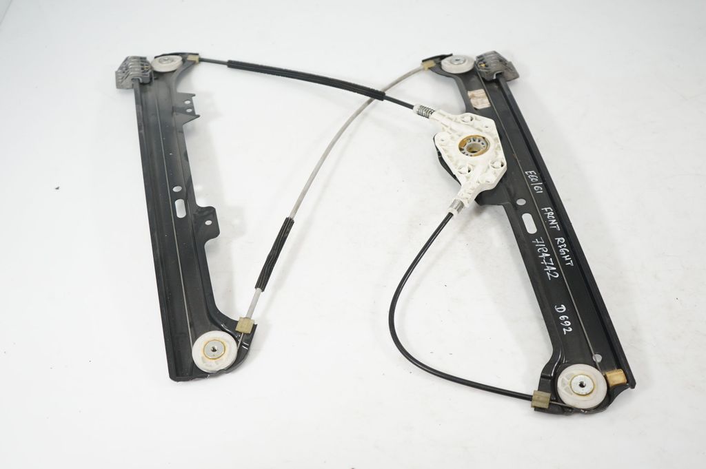 Front door window regulator with motor (2)