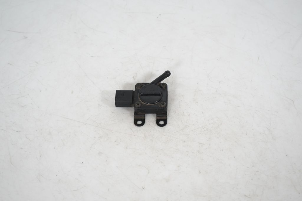 Exhaust gas pressure sensor (4)