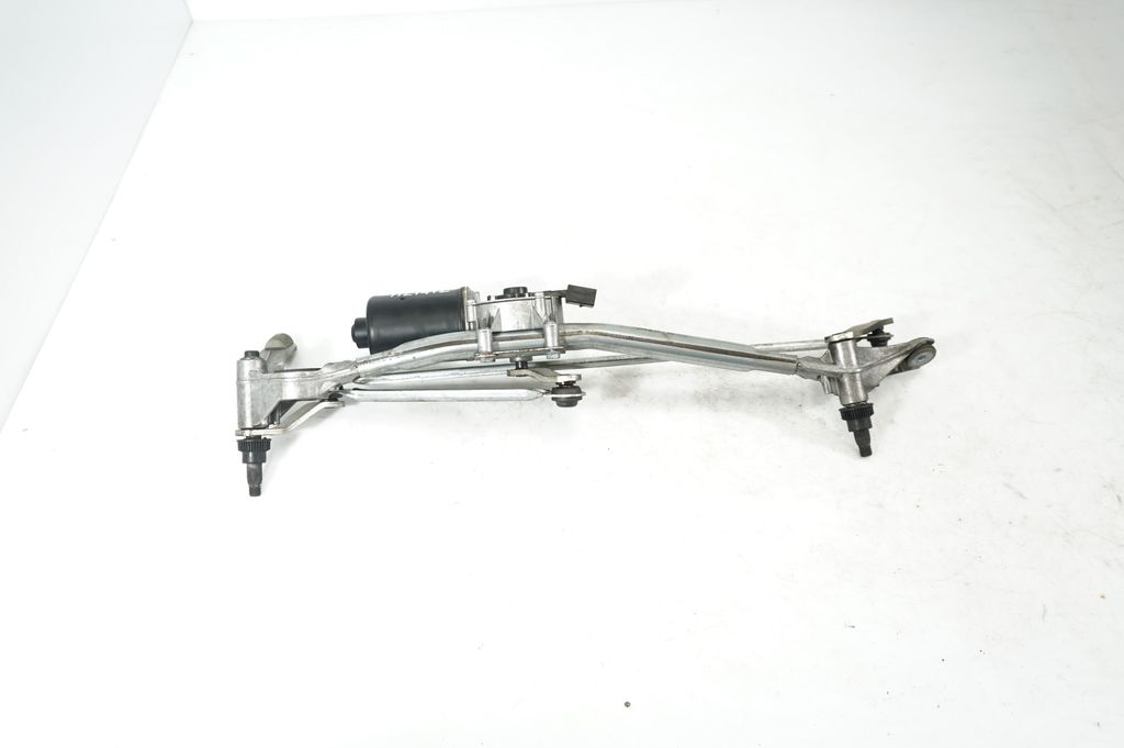 Front wiper linkage and motor (3)