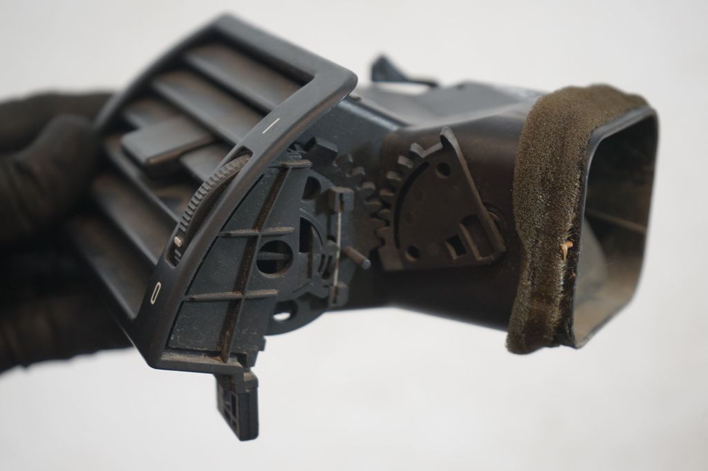 Dashboard side air vent grill/cover trim (6)