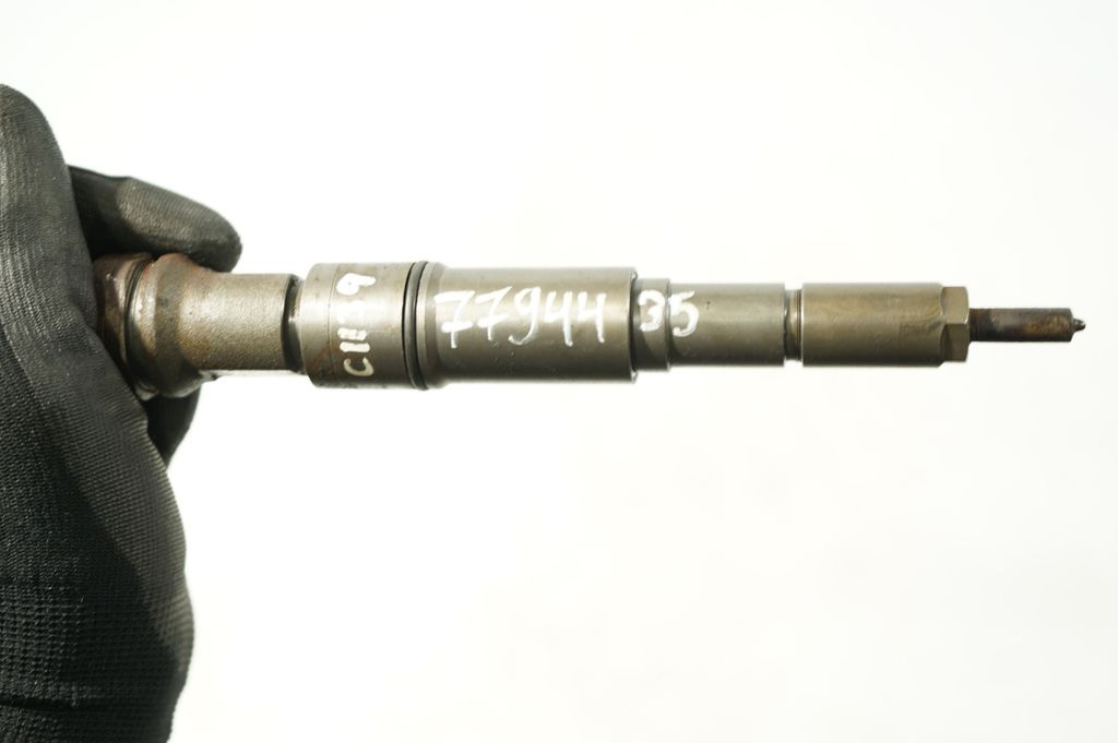 Fuel injector (7)