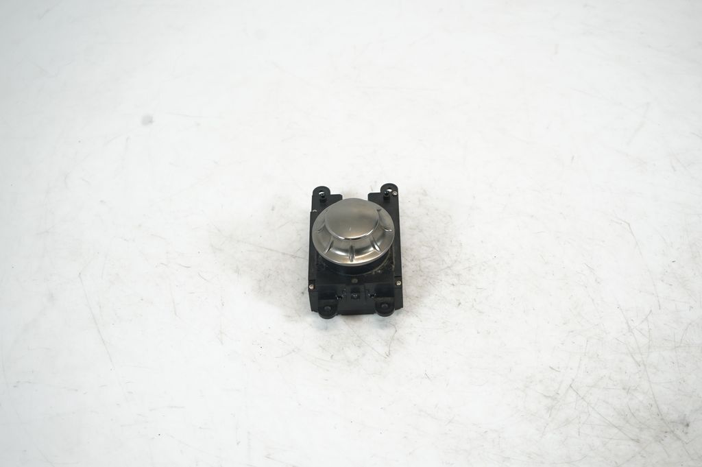 Multifunctional control switch/knob (3)