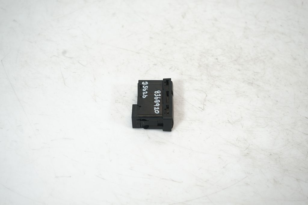 Hazard light switch (4)