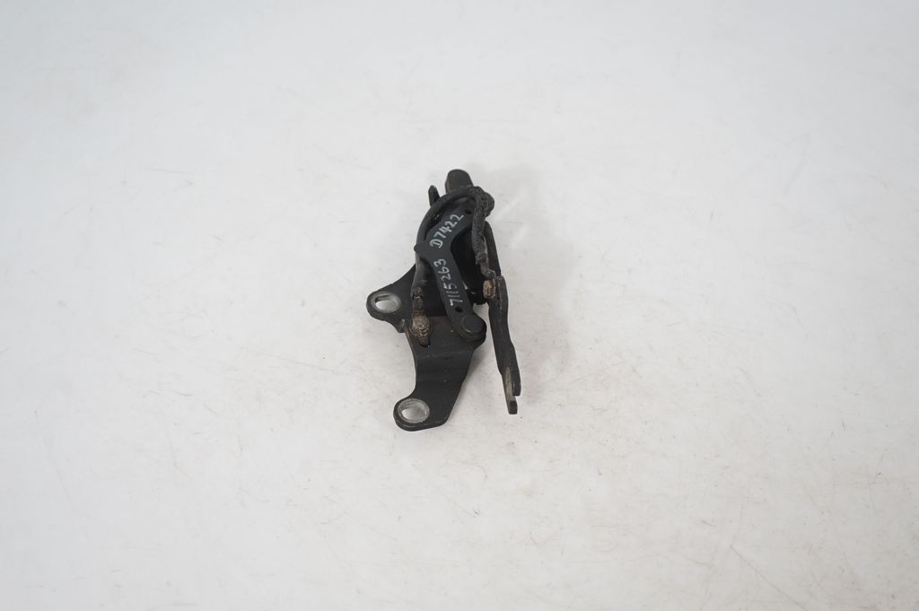 Engine bonnet/hood hinges (4)