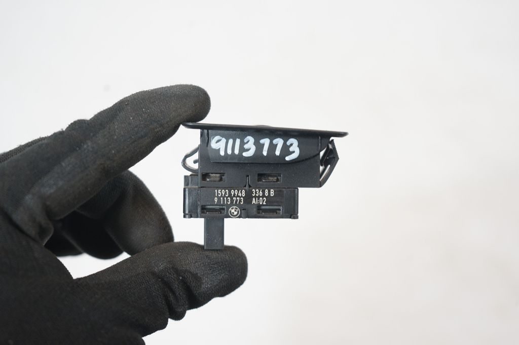 Electric window control switch (10)