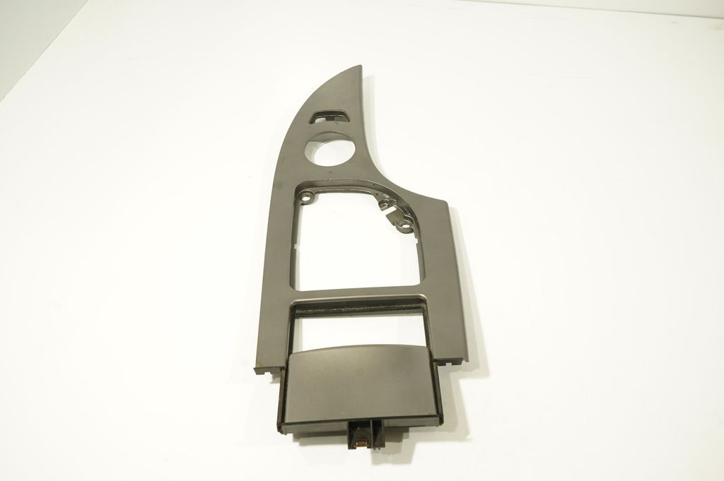Gear shifter surround trim plastic (6)