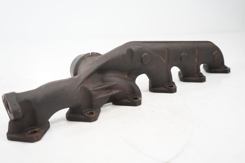 Exhaust manifold (7)