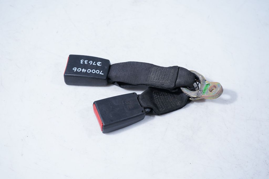 Rear seatbelt buckle (6)
