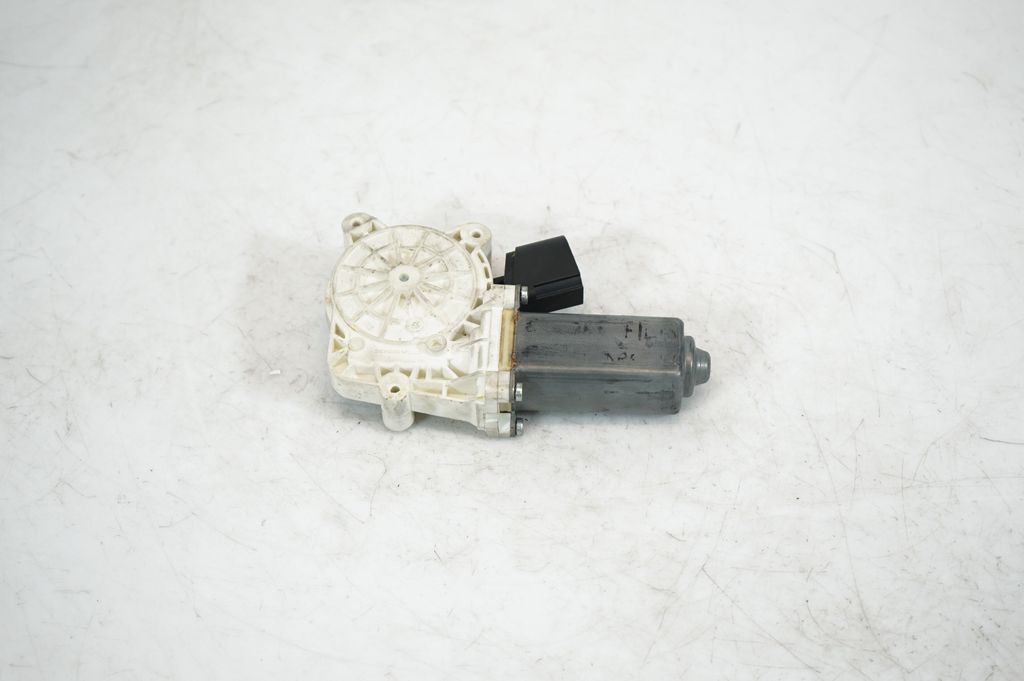 Front door window regulator motor (5)