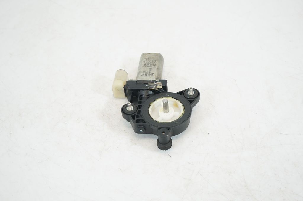 Rear door window regulator with motor (4)