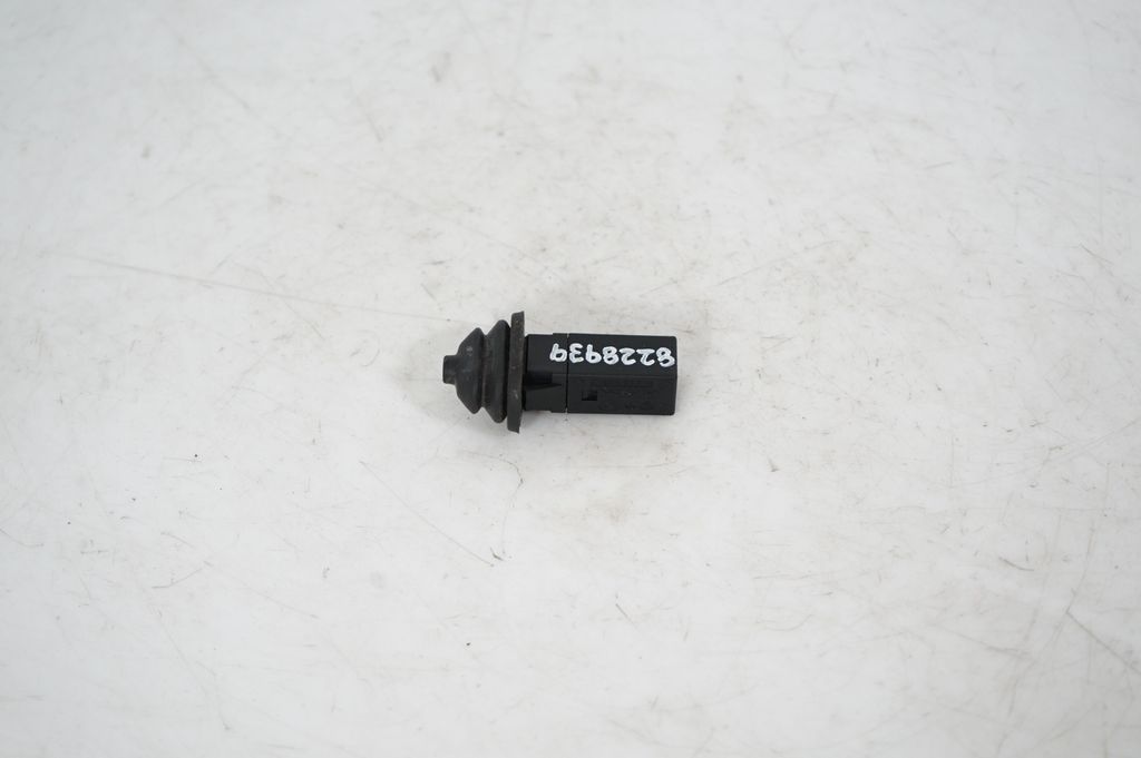 Fuel tank cap lock (3)