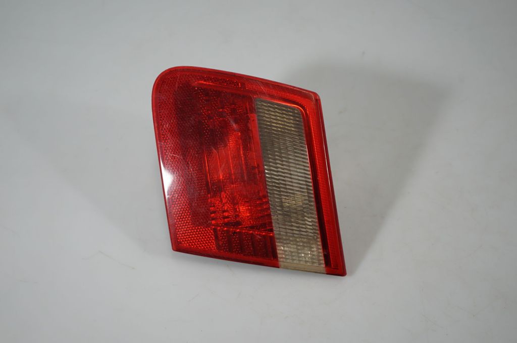 Tailgate rear/tail lights (2)