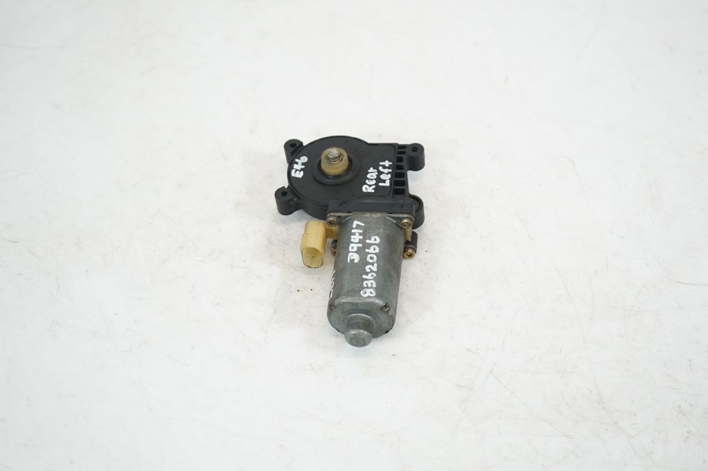 Rear door window regulator with motor (4)