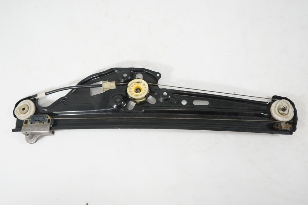 Rear door window regulator with motor (6)