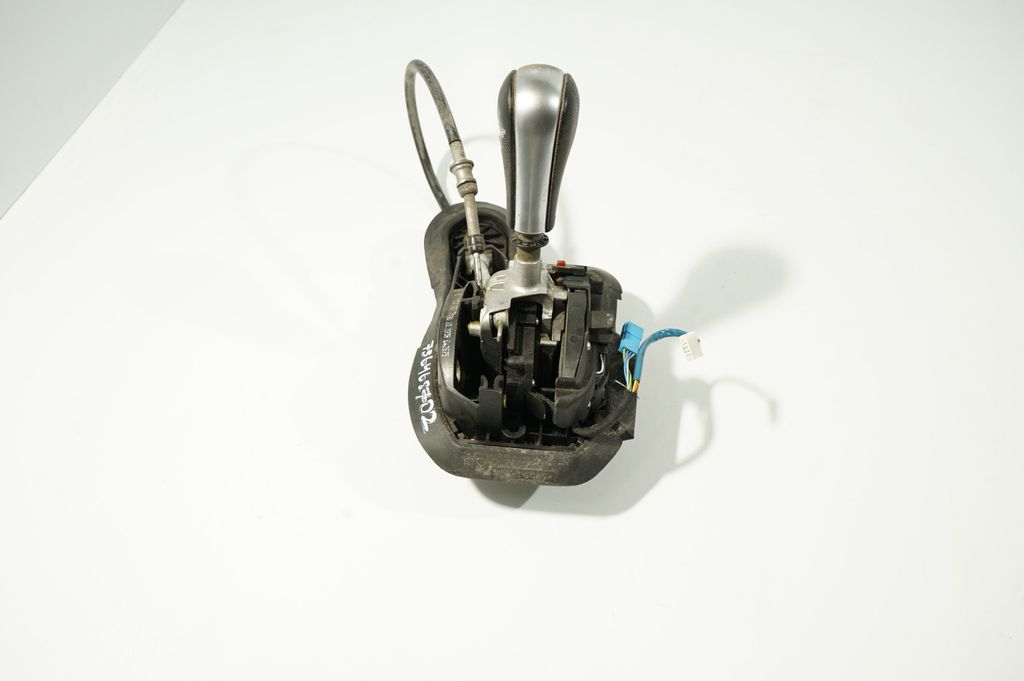 Gear shifter/selector (10)