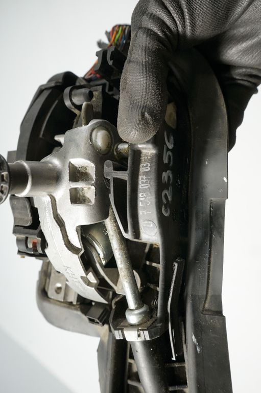 Gear shifter/selector (12)