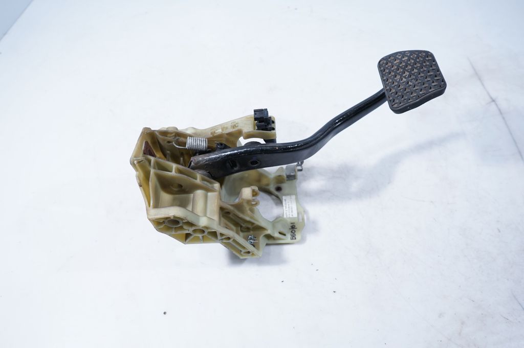 Brake pedal (3)