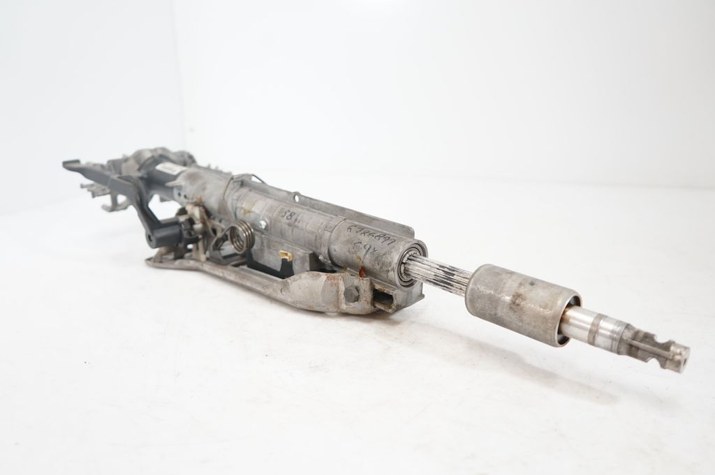 Steering wheel axle (7)