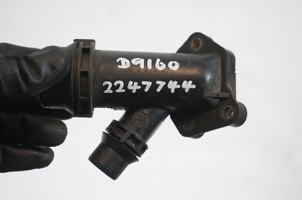 Engine coolant pipe/hose (8)