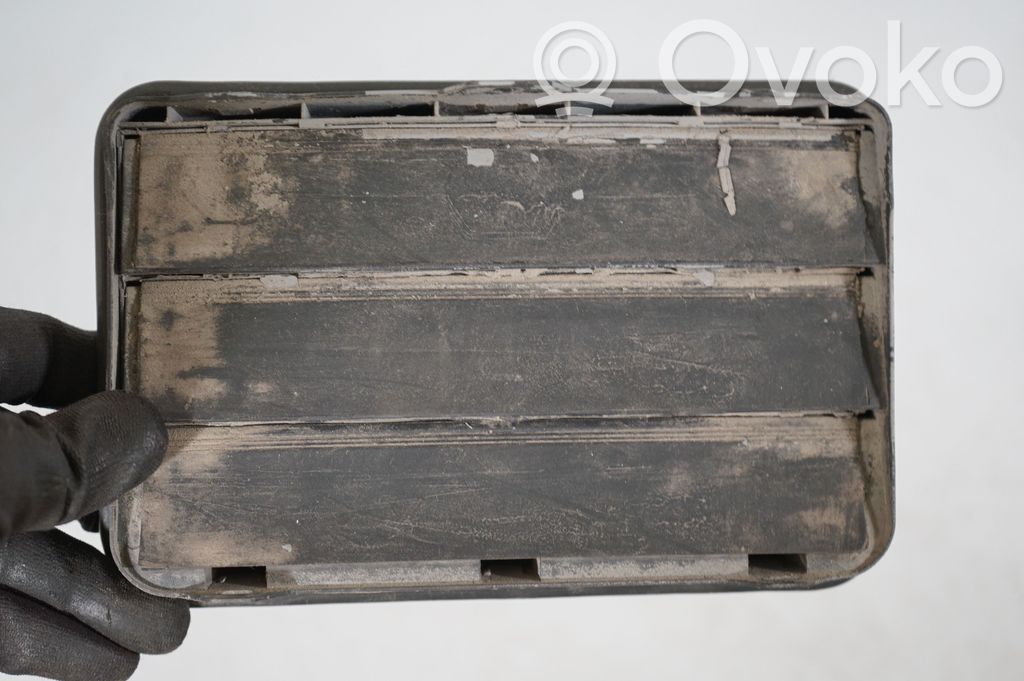 Quarter panel pressure vent (7)