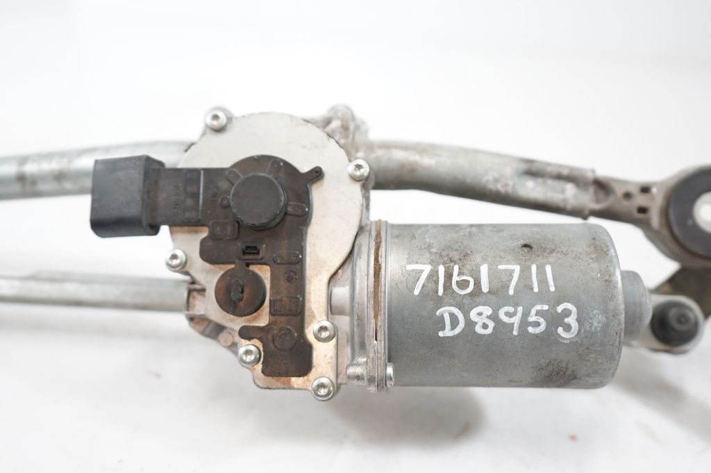 Front wiper linkage and motor (9)