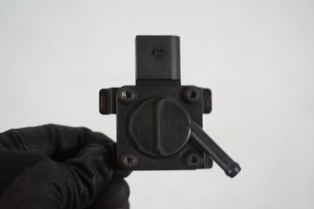 Exhaust gas pressure sensor (6)