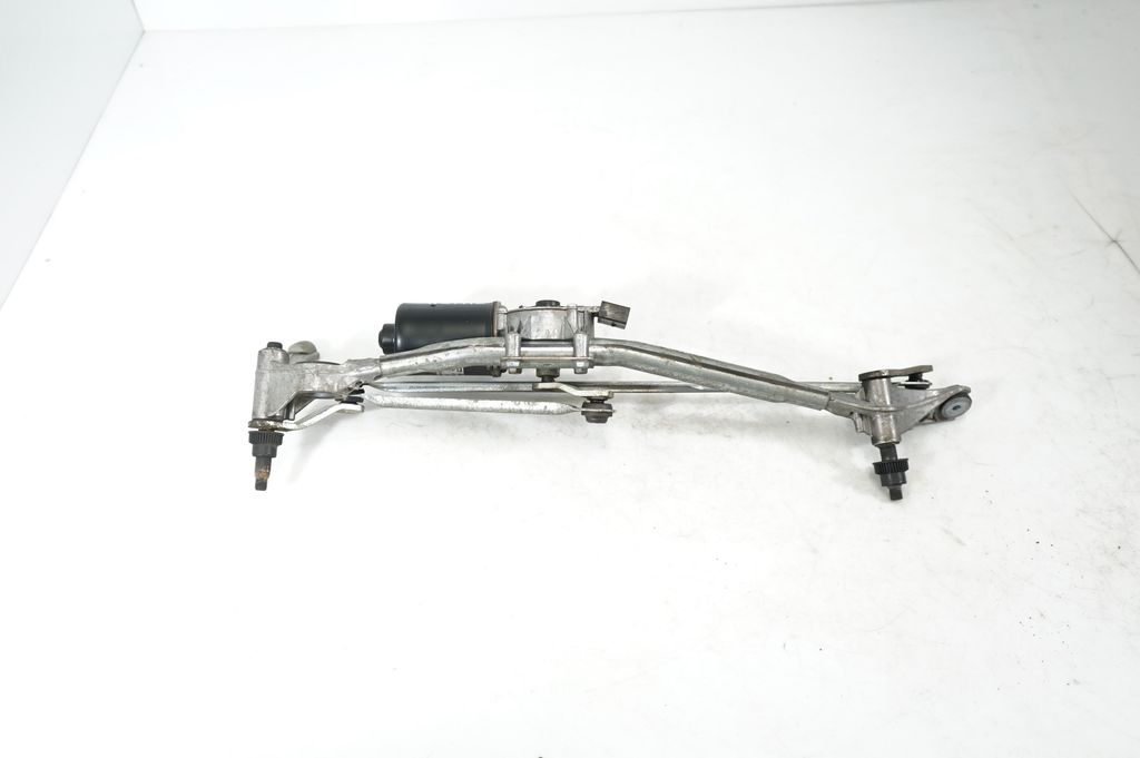Front wiper linkage and motor (3)