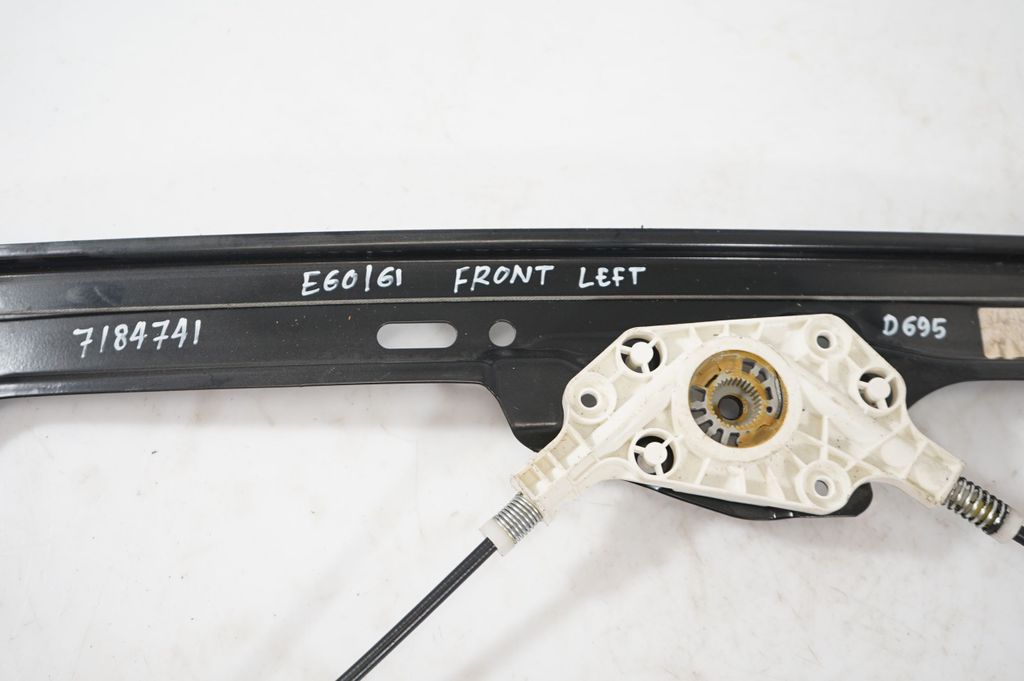 Front door window regulator with motor (9)