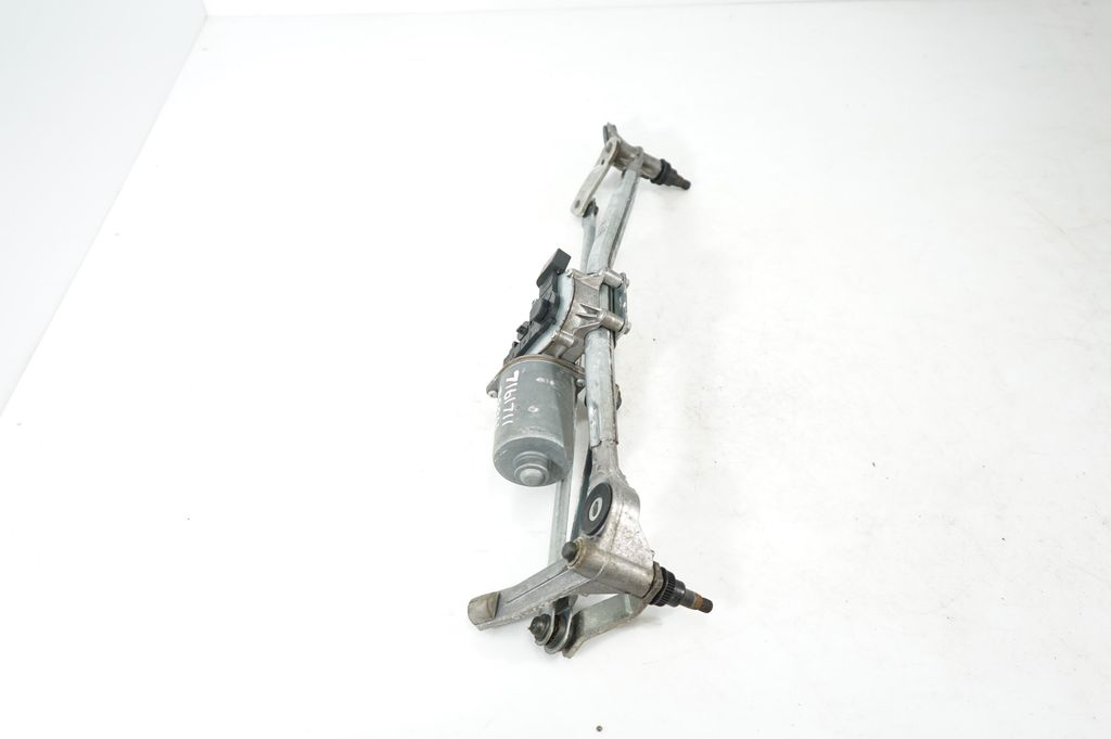 Front wiper linkage and motor (2)