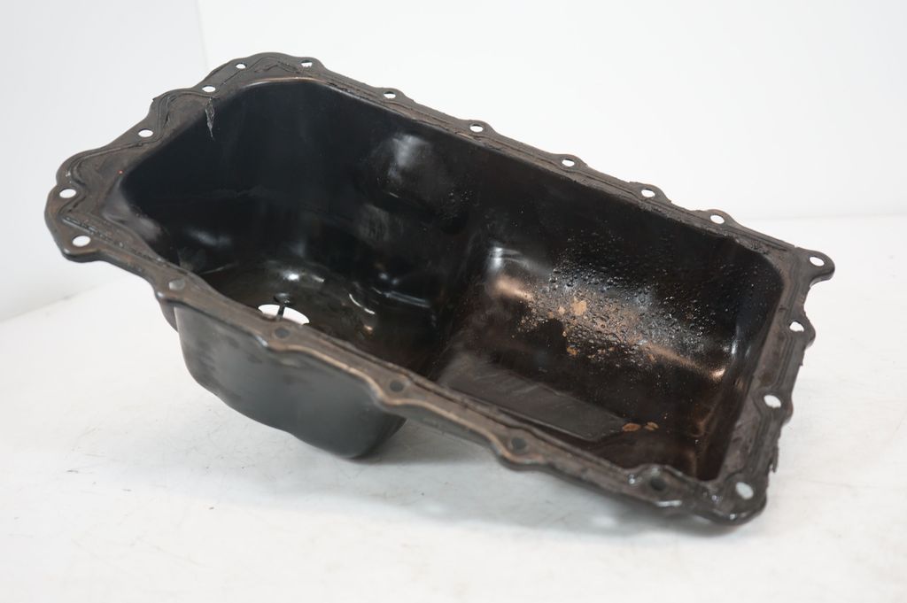 Oil sump (6)