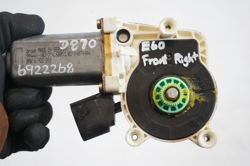 Front door window regulator with motor (7)