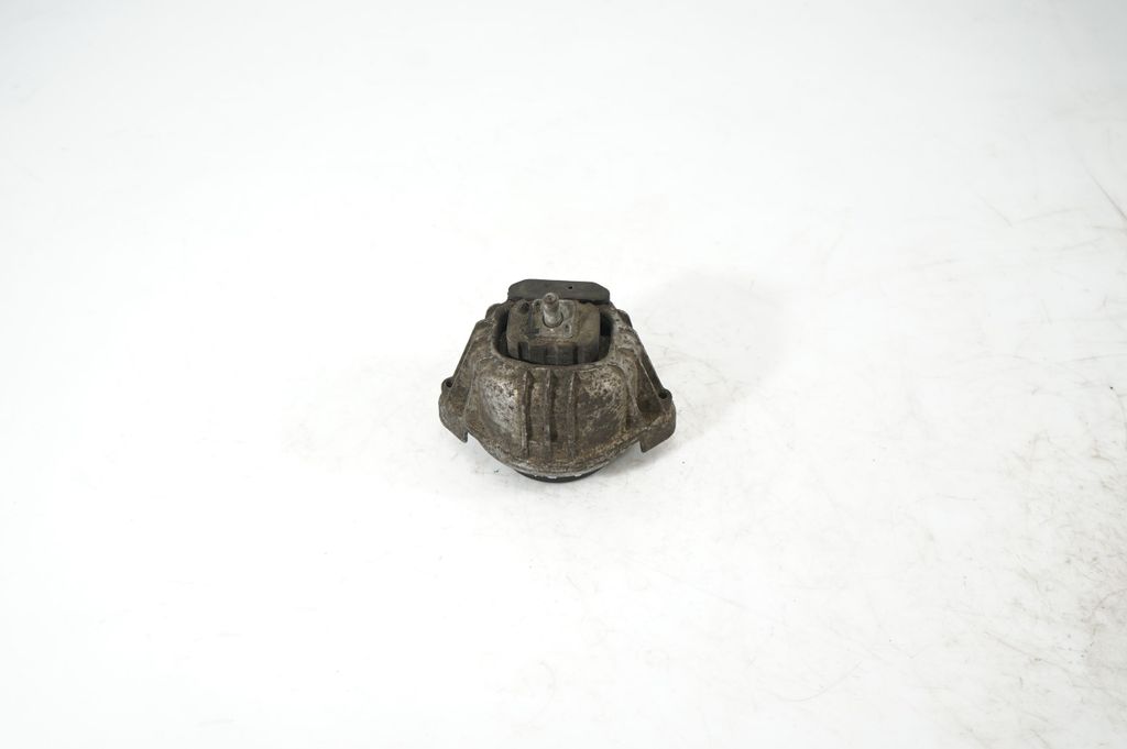 Engine mount bracket