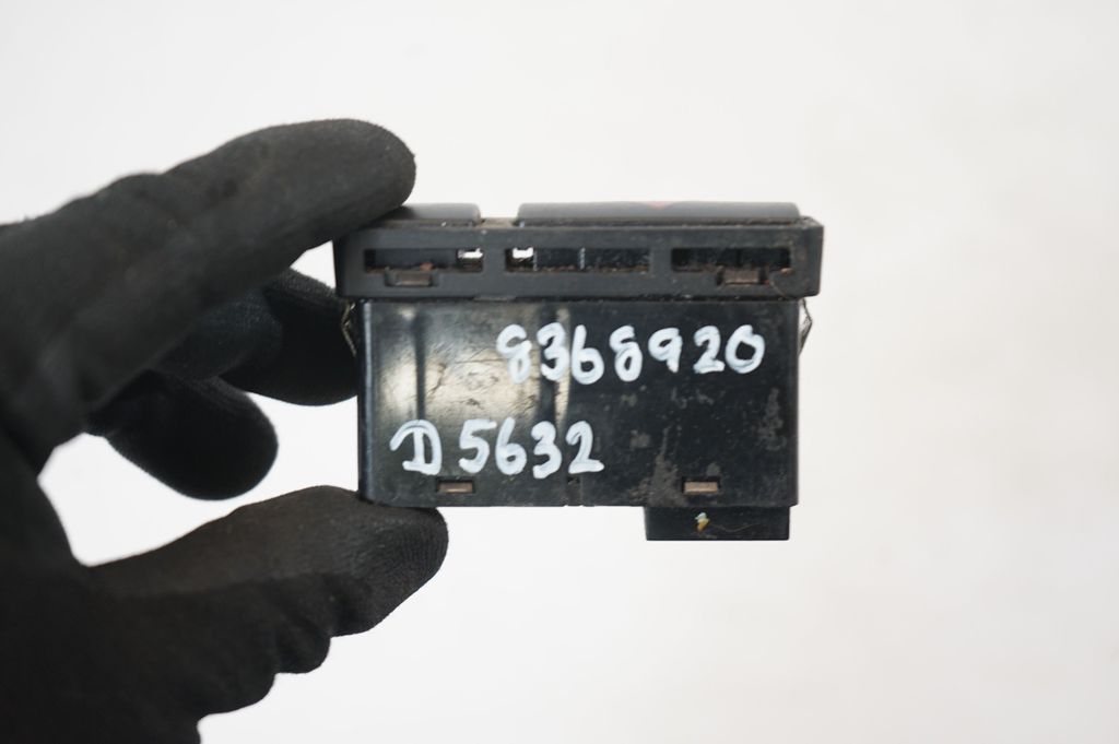 Hazard light switch (8)