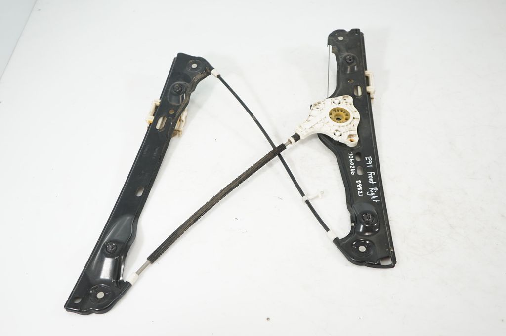 Front door window regulator with motor (2)