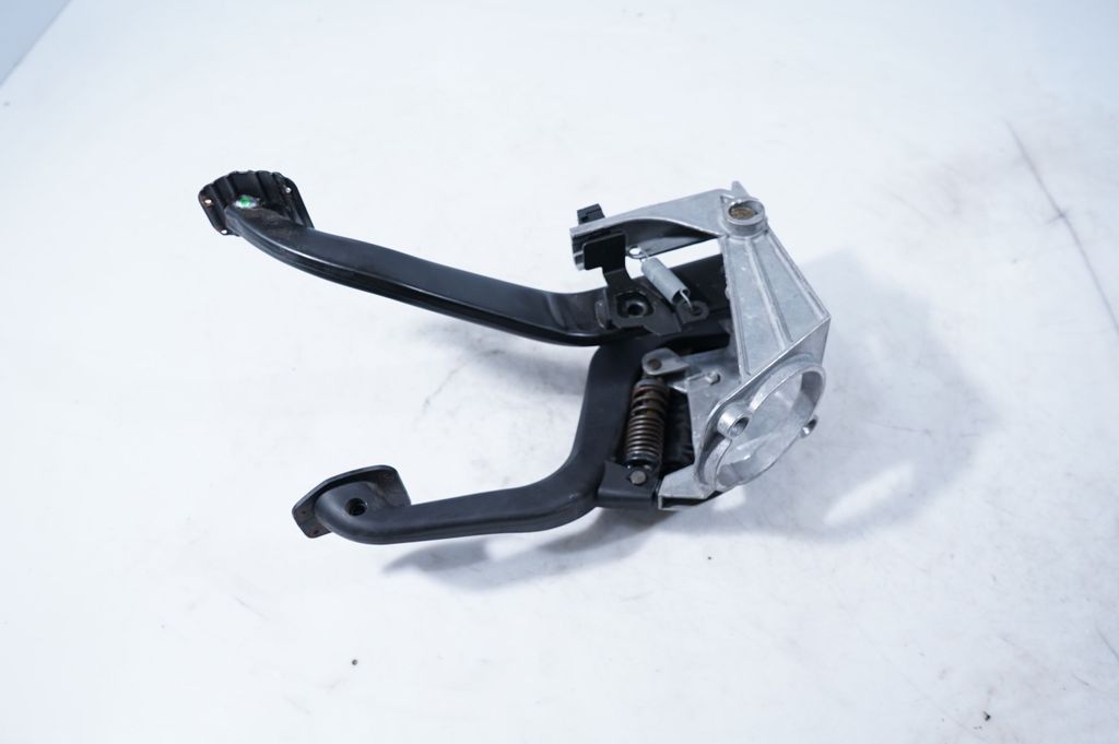 Pedal assembly (6)