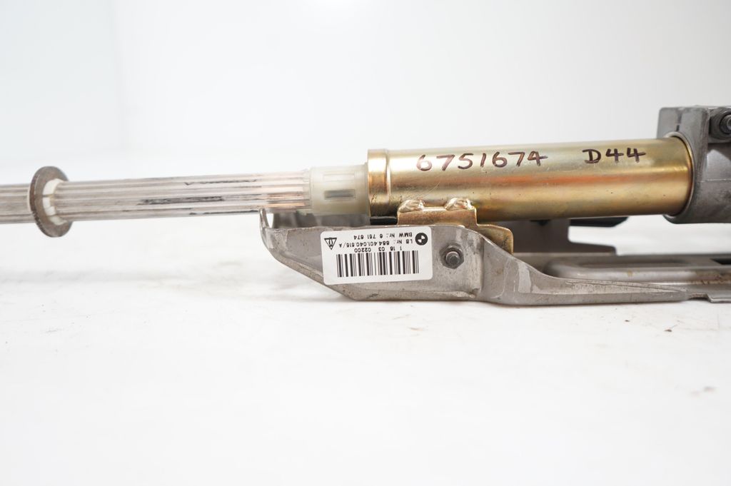 Steering wheel axle (9)