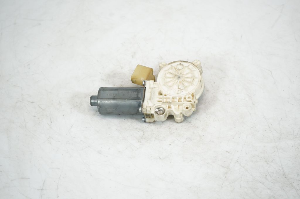 Front door window regulator with motor (5)