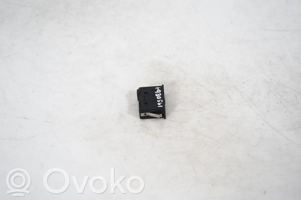 AUX in-socket connector (2)