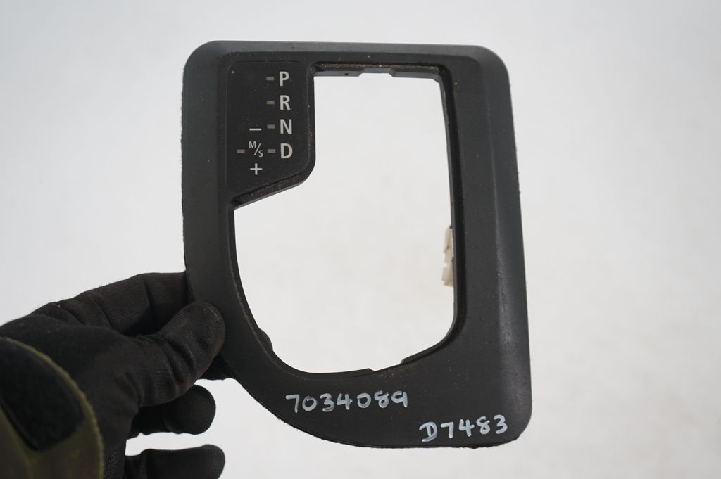 Gear shifter surround trim plastic (7)