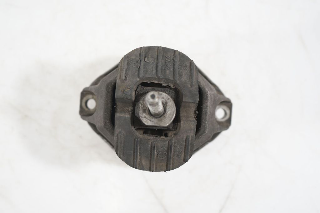 Engine mount bracket (7)